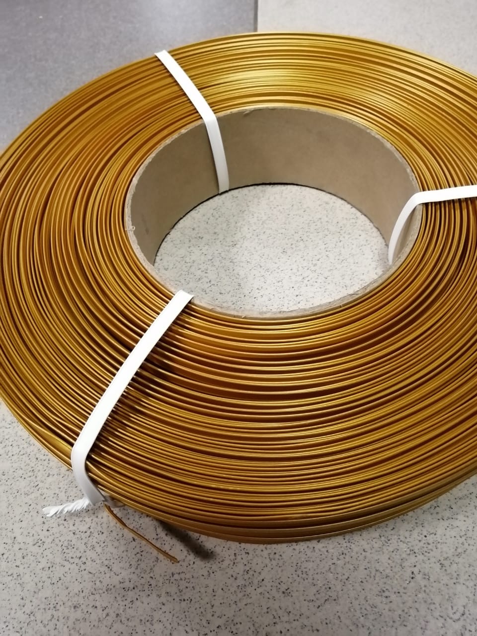 klip20lenta20zolotaya Клип лента (клипсаторная лента) для закрытия пакетов GOLD — изображение 1